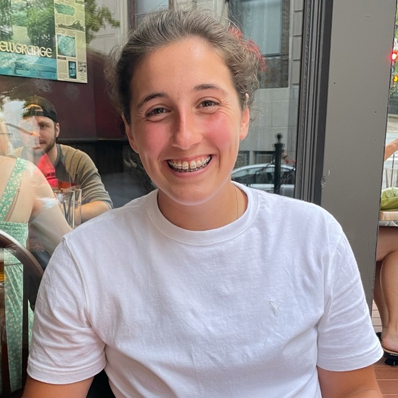 Meet your Posher, Lauren - Picture 1 of 1